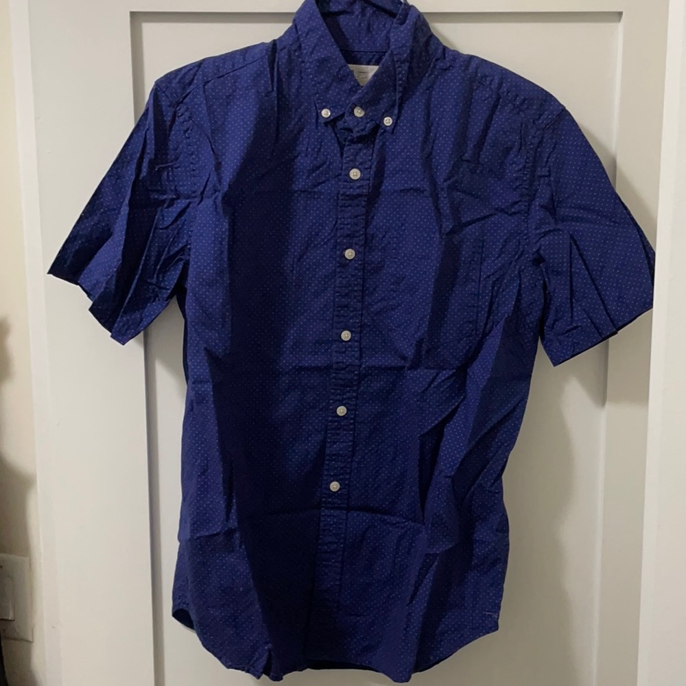 Blue gap short sleeve polkadot button down